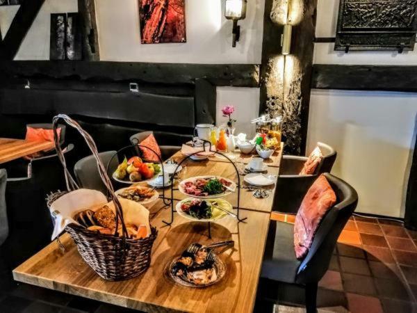 Hotel Burg Wassenberg Esterno foto